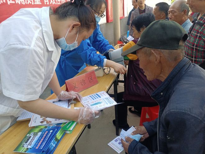 【四送四进四提升】肥城市卫健系统开展‘世界高血压日’健康知识宣传义诊活动 营养健康咨询进社区